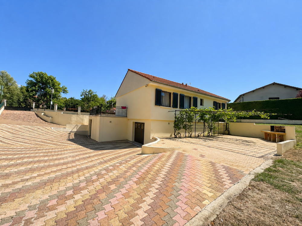 Vente Maison LE CENDRE   Maison 3 chambres avec sous-sol complet et superbe terrain de 729 m2 Le cendre