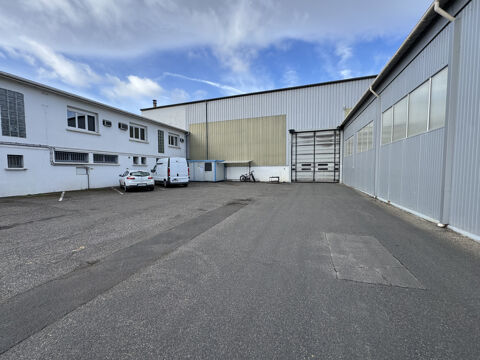   VENTE ENTREPÔT et BUREAUX 7300m2 à  CLERMONT-FERRAND LE BREZET 