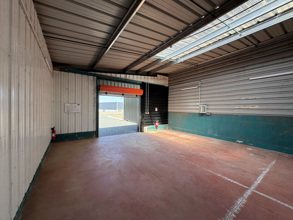   LOCATION ENTREPÔT DE 49m2 À CREUZIER-LE-NEUF ( agglomération de VICHY) Creuzier le neuf