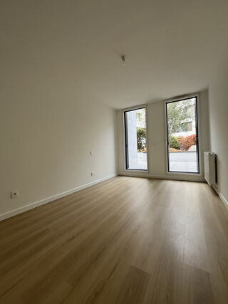 Vente Appartement BORDEAUX BASSINS À FLOT   LIMITE CHARTRONS   APPARTEMENT 3 PIÈCES   GRANDE TERRASSE 48 M2   GARAGE Bordeaux