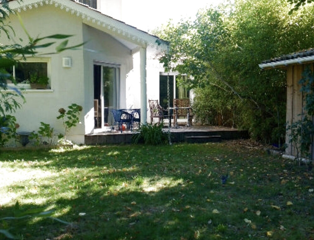 CONTEMPORAINE sur ARES AVEC JARDIN ARBORÉ AU CALME