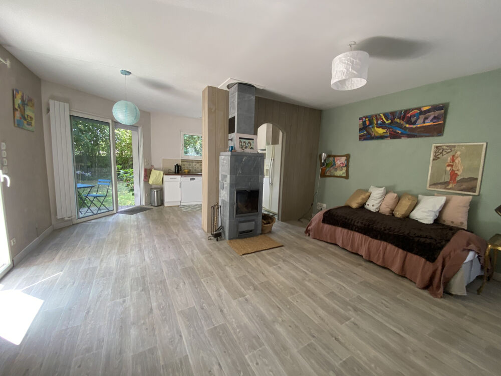 CONTEMPORAINE sur ARES AVEC JARDIN ARBORÉ AU CALME