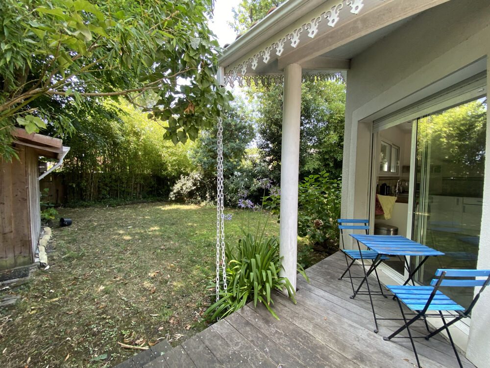 CONTEMPORAINE sur ARES AVEC JARDIN ARBORÉ AU CALME