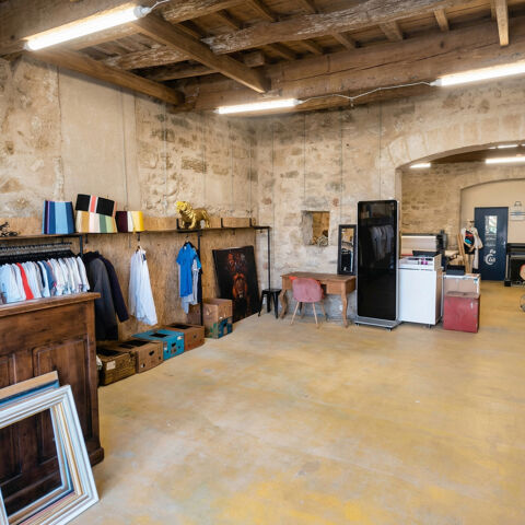 Local Commercial de caract&egrave;re 100 m2 PEZENAS 170000 34120 Pezenas