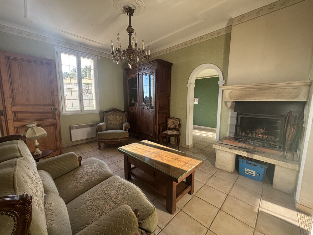 Maison de caractère parcelle de 3000m2 et piscine à vendre à Saint-Aunès 150 m2 habitables
