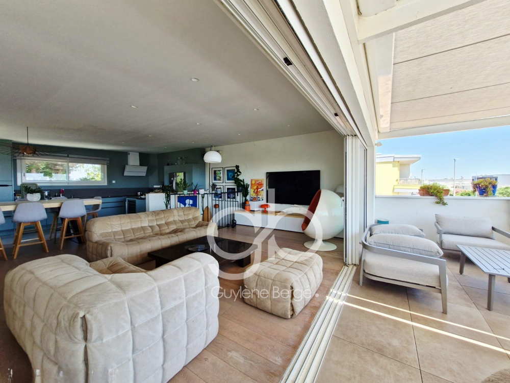 Duplex T5 de 120m2 vue mer + rooftop + studio 18m2 à Palavas-les-Flots (34250).