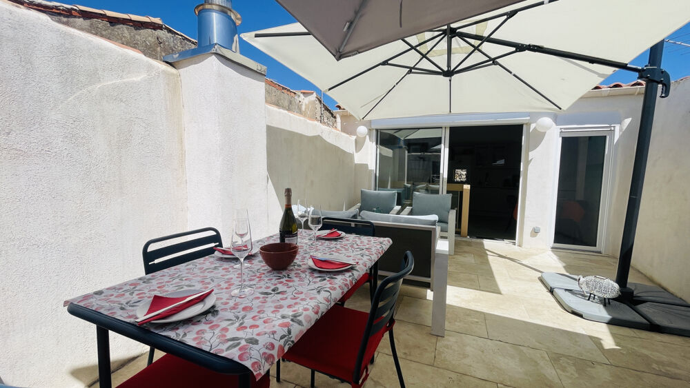 Maison de village rénovée avec tropézienne à Mireval 92 m2 2 chambres centre ancien