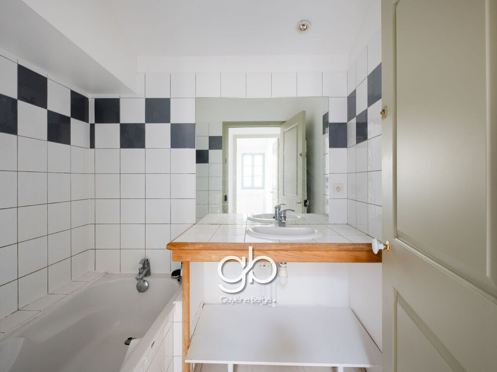Vente Appartement APPARTEMENT T3 SOUS LES TOITS DANS UN HÔTEL PARTICULIER AU CŒUR DU CENTRE HISTORIQUE DE BÉZIERS Beziers