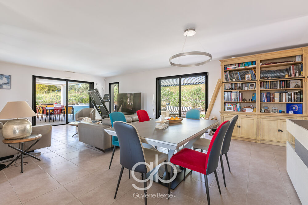 Contemporaine plain pied 158m2 4CH + Bureau + Garage Piscine environnement privilégié vue dégagée