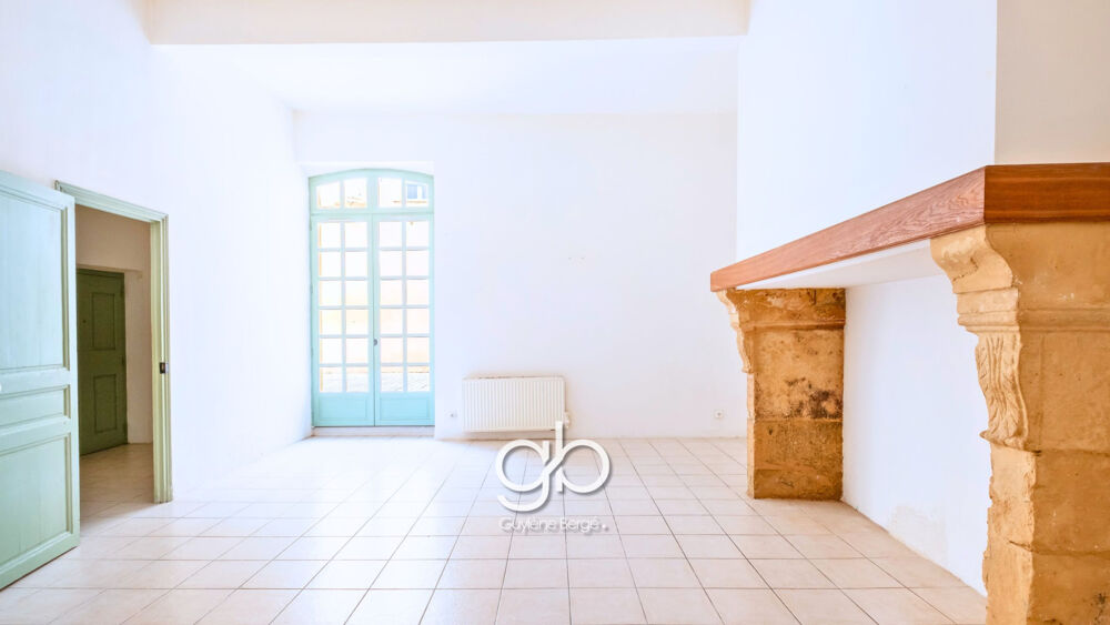 APPARTEMENT T3 AVEC COUR PRIVATIVE DANS UN HÔTEL PARTICULIER AU COEUR DU CENTRE HISTORIQUE DE BÉZIERS