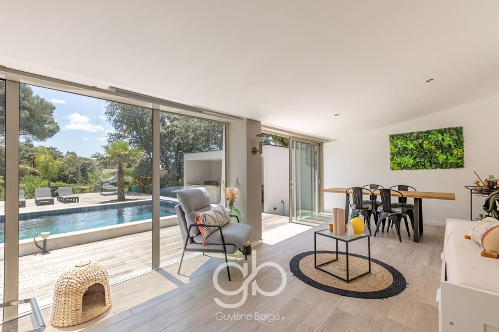 Vente Maison Maison 247m2 avec 2 dépendances sur 1500m2 de terrain Piscine pool House Aubais