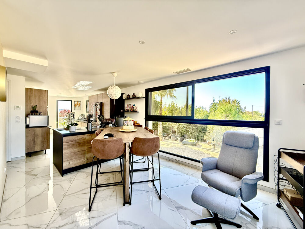 Villa récente de 246 m2 avec vue et piscine - Clarensac 30870