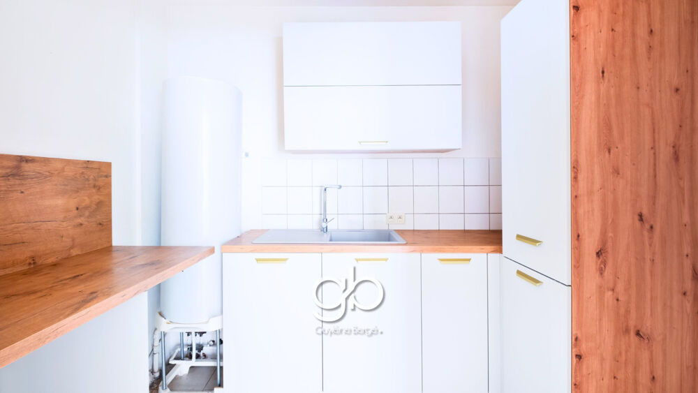 APPARTEMENT T3 AVEC COUR PRIVATIVE DANS UN HÔTEL PARTICULIER AU COEUR DU CENTRE HISTORIQUE DE BÉZIERS