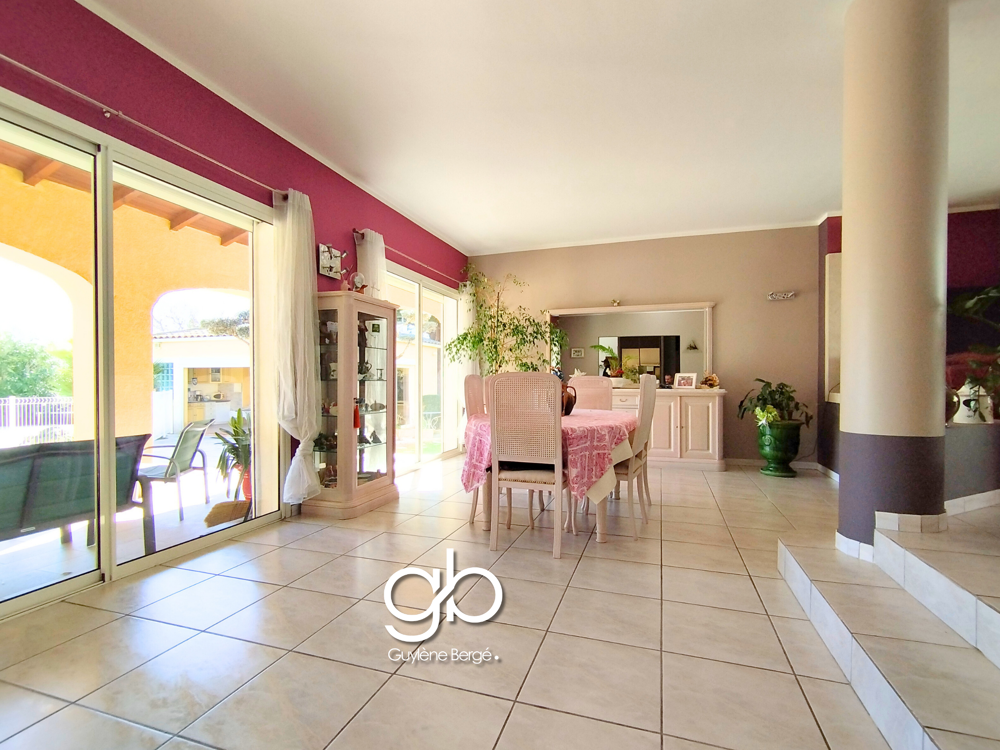 VILLA TRADITIONNELLE 192 m2 AVEC JARDIN FRUITIER ET POOL HOUSE EN BOIS -
