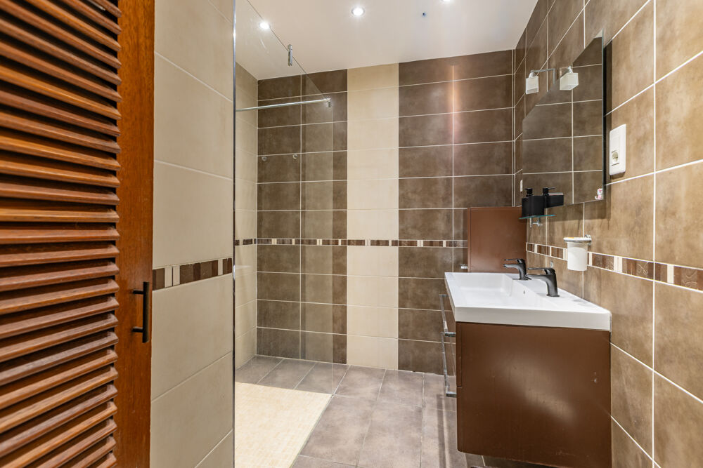 Vente Appartement OFF MARKET Grau du roi, Appartement 105m2 1 ère ligne, vue mer et traversant Le grau du roi