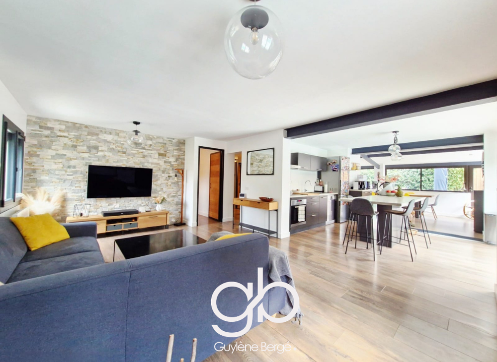 Villa familiale de 154m2 rénovée avec piscine chauffée et vue nature Exclusivité Sussargues