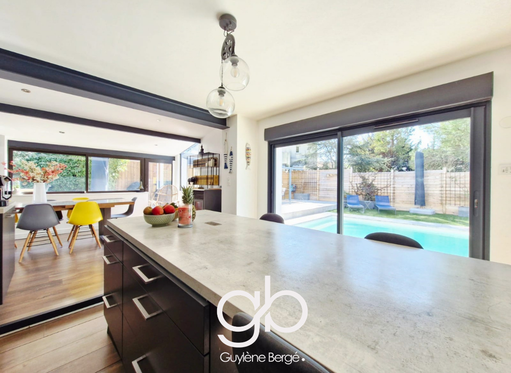Villa familiale de 154m2 rénovée avec piscine chauffée et vue nature Exclusivité Sussargues