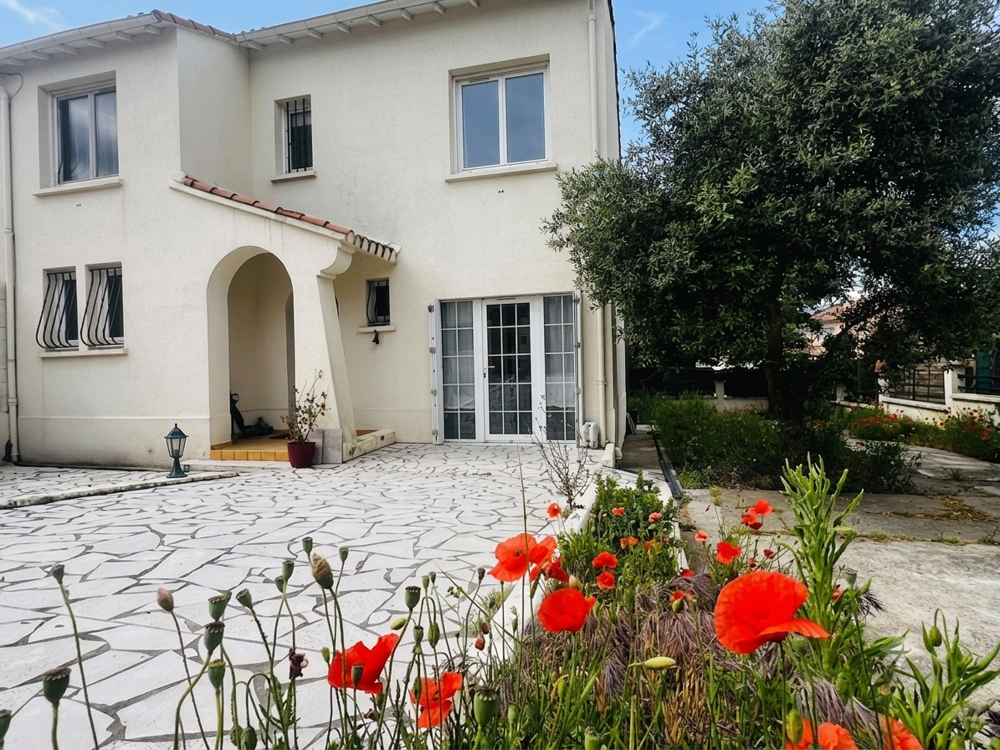Vente Maison Maison familiale 4 chambres avec terrasse et jardin Balaruc les bains