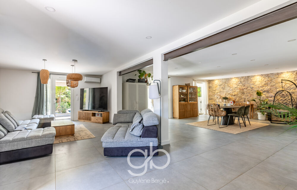 Vente Maison Maison 247m2 avec 2 dépendances sur 1500m2 de terrain Piscine pool House Aubais