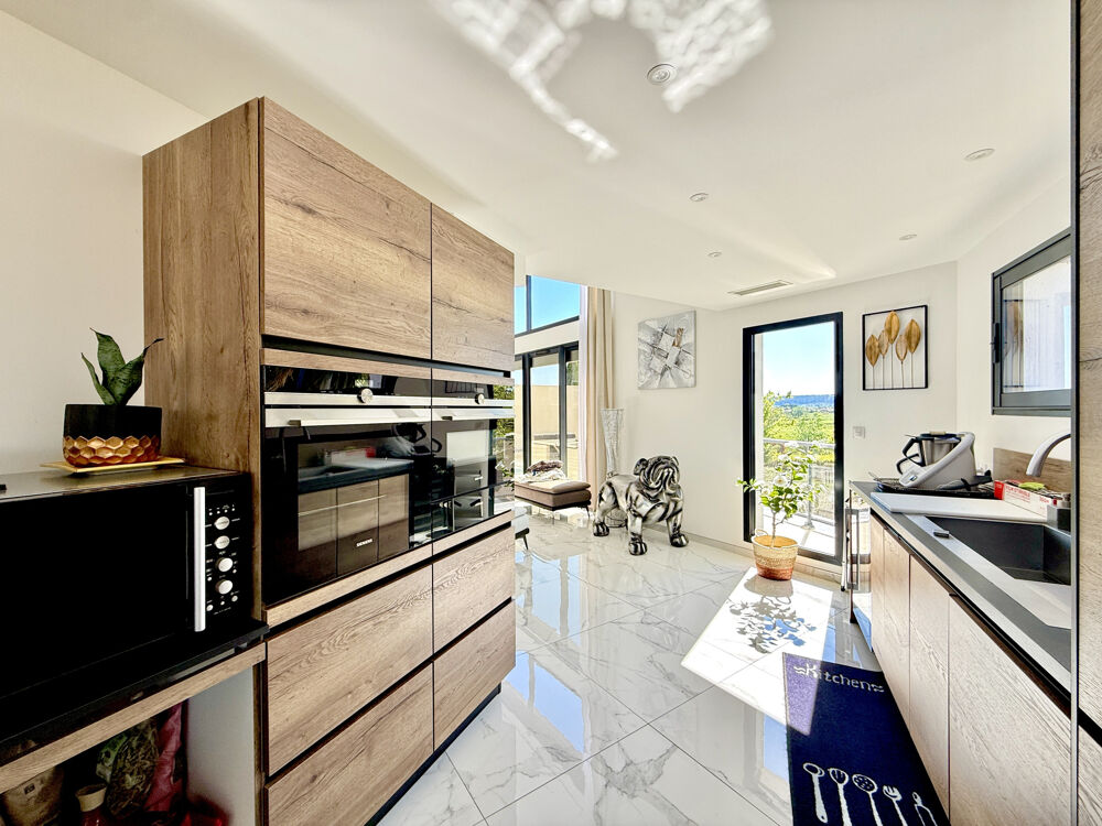 Villa récente de 246 m2 avec vue et piscine - Clarensac 30870