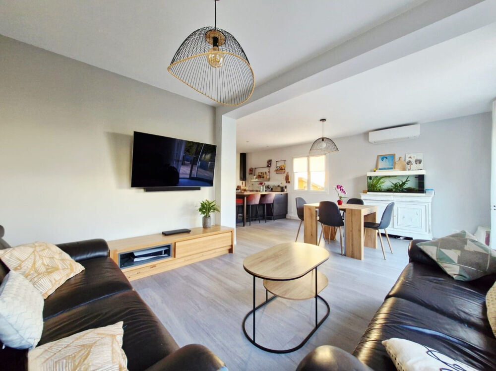 Maison 4 pièces de 100 m2 au calme et proche des commodités et du tramway.