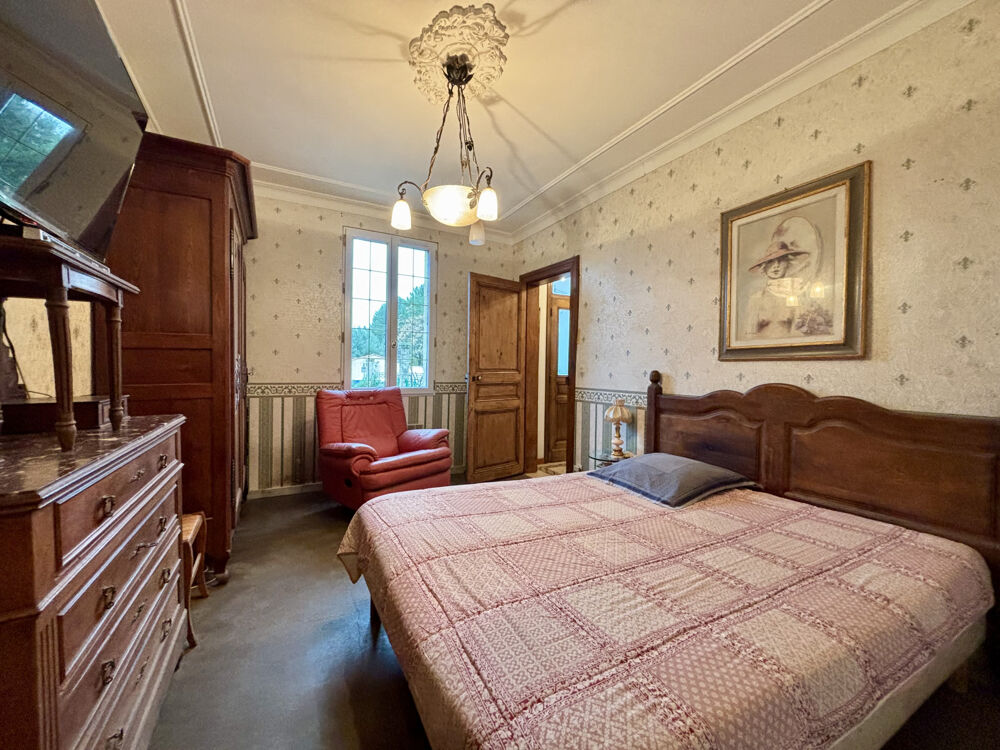Maison de caractère parcelle de 3000m2 et piscine à vendre à Saint-Aunès 150 m2 habitables