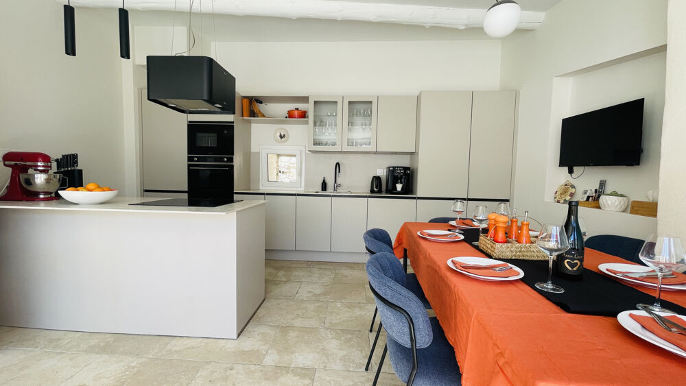 Maison de village rénovée avec tropézienne à Mireval 92 m2 2 chambres centre ancien