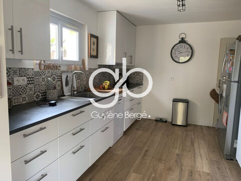   Villa familiale de 148 m2 avec piscine et grand garage � Montarnaud   environnement calme et commodit�s � pied Maison - 7 pi�ce(s) - 148 m�