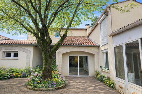   Maison de caract�re parcelle de 3000m2 et piscine � vendre � Saint-Aun�s   150 m2 habitables Maison - 7 pi�ce(s) - 150 m�