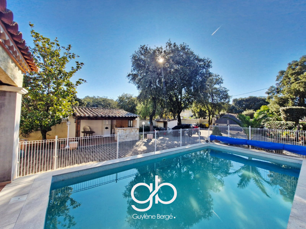 Villa 5 pièces de 170 m2 avec piscine sur une parcelle arborée de 1000m2 dans un environnement calme et sans v