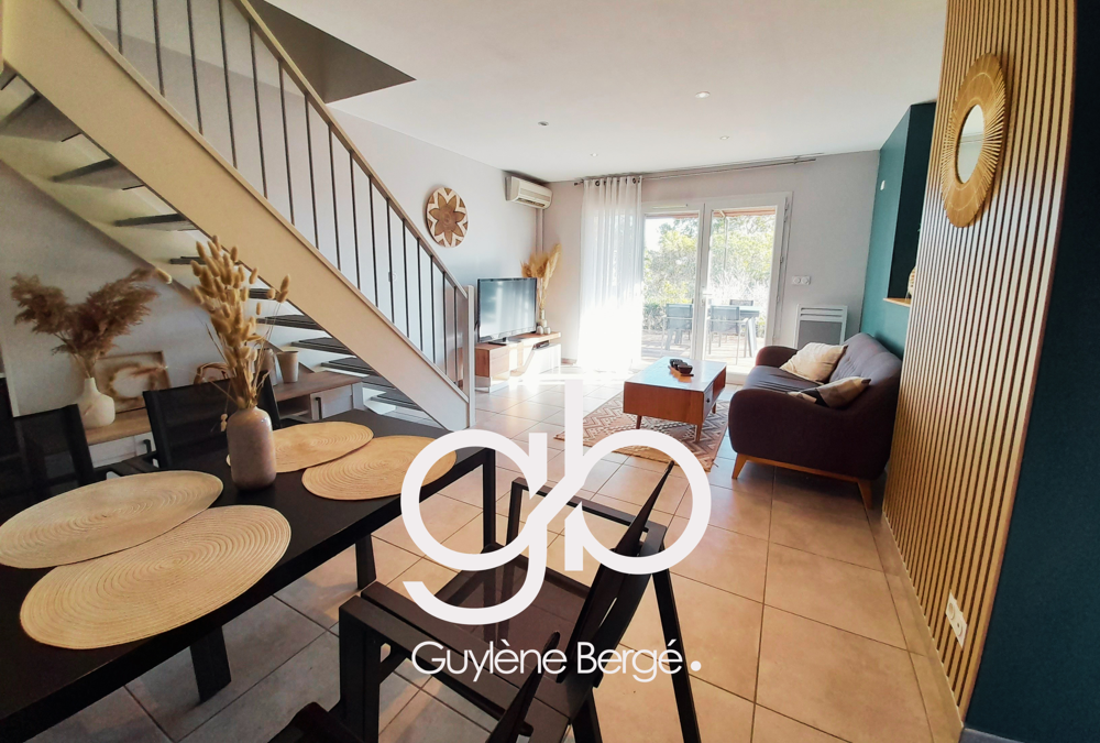 Maison Contemporaine avec Terrasse et Vue Dégagée