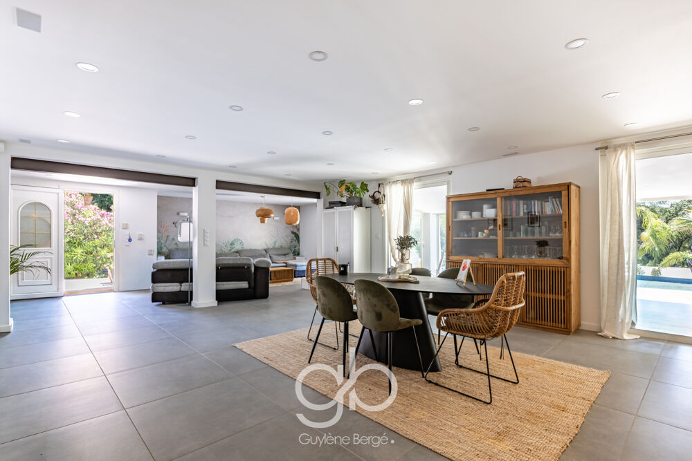 Vente Maison Maison 247m2 avec 2 dépendances sur 1500m2 de terrain Piscine pool House Aubais