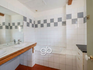 Vente Appartement APPARTEMENT À VENDRE BÉZIERS - 126,81 M2 - 3 CHAMBRES - HÔTEL PARTICULIER CENTRE HISTORIQUE Beziers