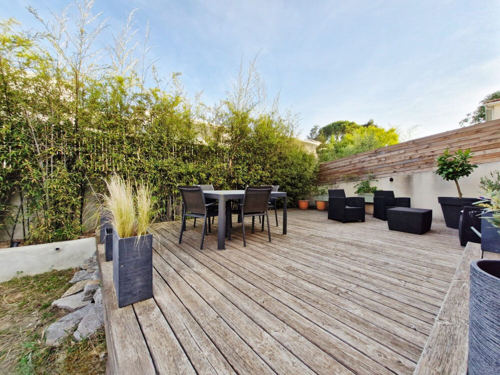 Maison 4 pièces de 100 m2 au calme et proche des commodités et du tramway.
