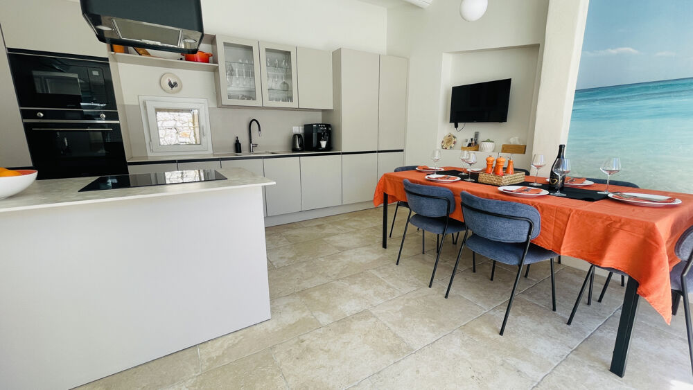 Maison de village rénovée avec tropézienne à Mireval 92 m2 2 chambres centre ancien