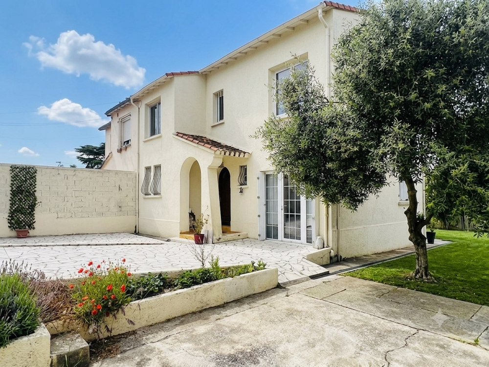 Vente Maison Maison familiale 4 chambres avec terrasse et jardin Balaruc les bains