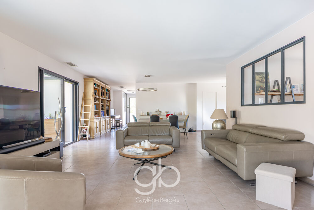 Contemporaine plain pied 158m2 4CH + Bureau + Garage Piscine environnement privilégié vue dégagée