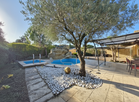   Villa 6 pi�ces de 110 m2 sur une parcelle arbor�e de 750m2 proche des commodit�s. Maison - 6 pi�ce(s) - 110 m�