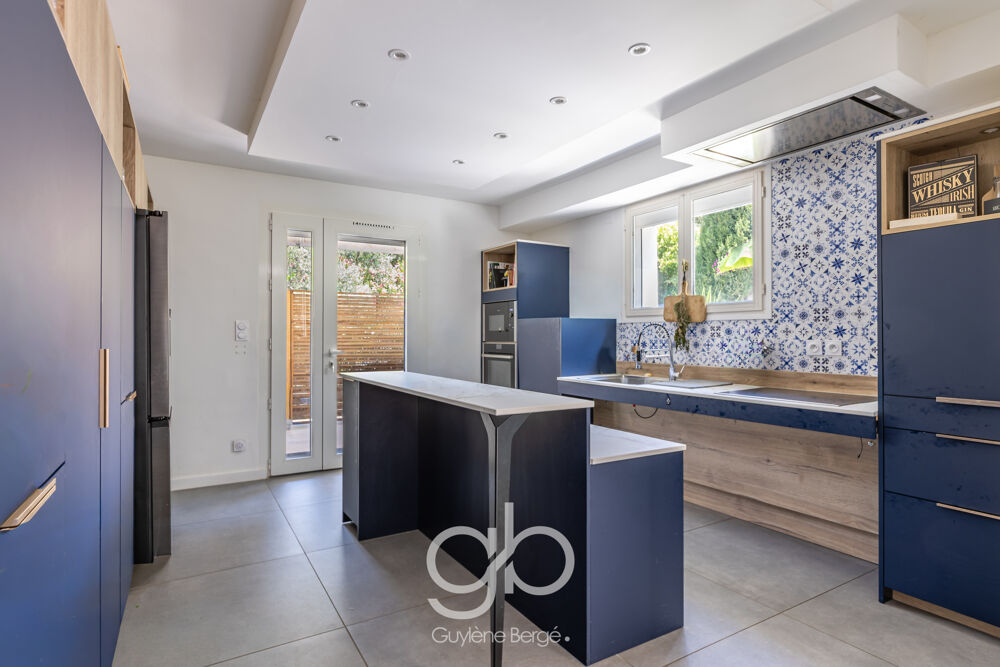 Vente Maison Maison 247m2 avec 2 dépendances sur 1500m2 de terrain Piscine pool House Aubais