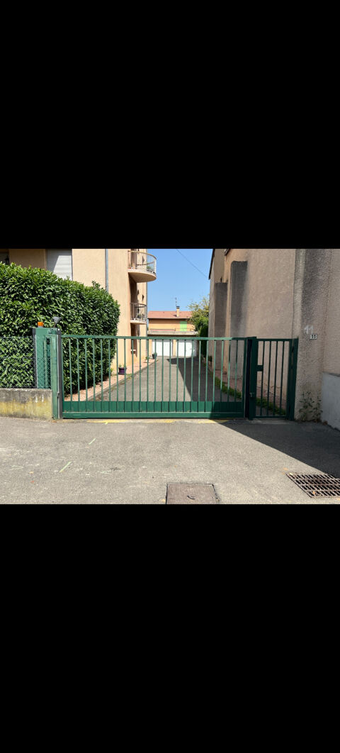  Parking / Garage  louer 10 m