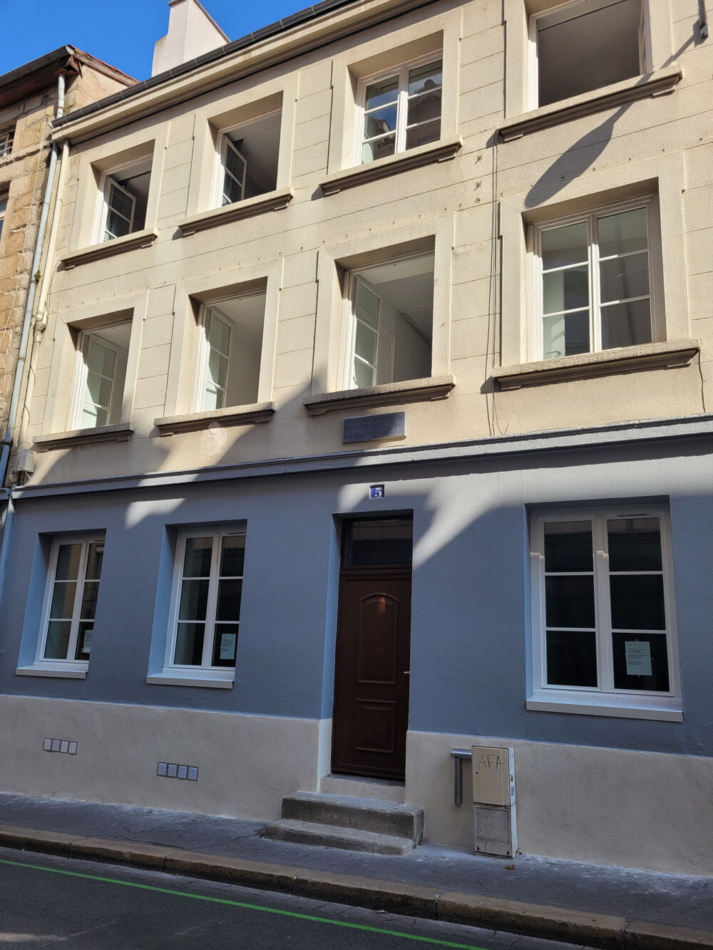 LOCATION T2 65 m2 - entièrement rénové - meublé ou non - profession libérale et/ou indépendante acceptée