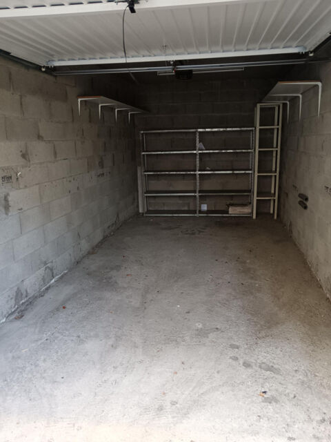  Parking / Garage  louer 10 m