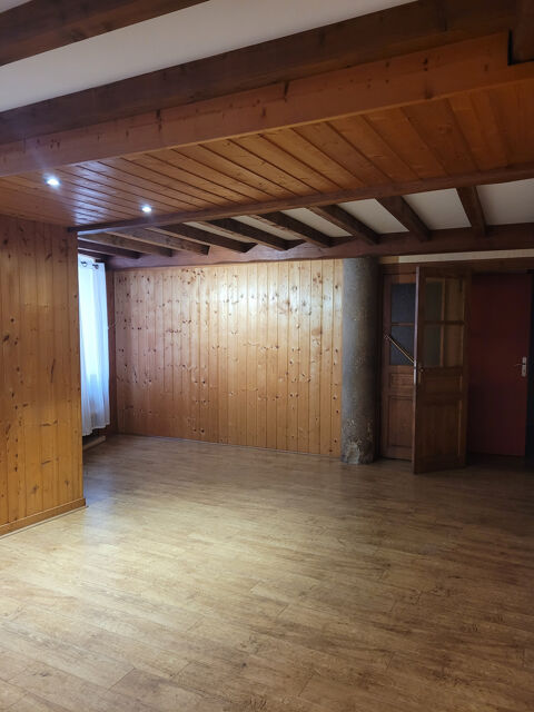   Local commercial / professionnel   81 m2 - centre de la commune 