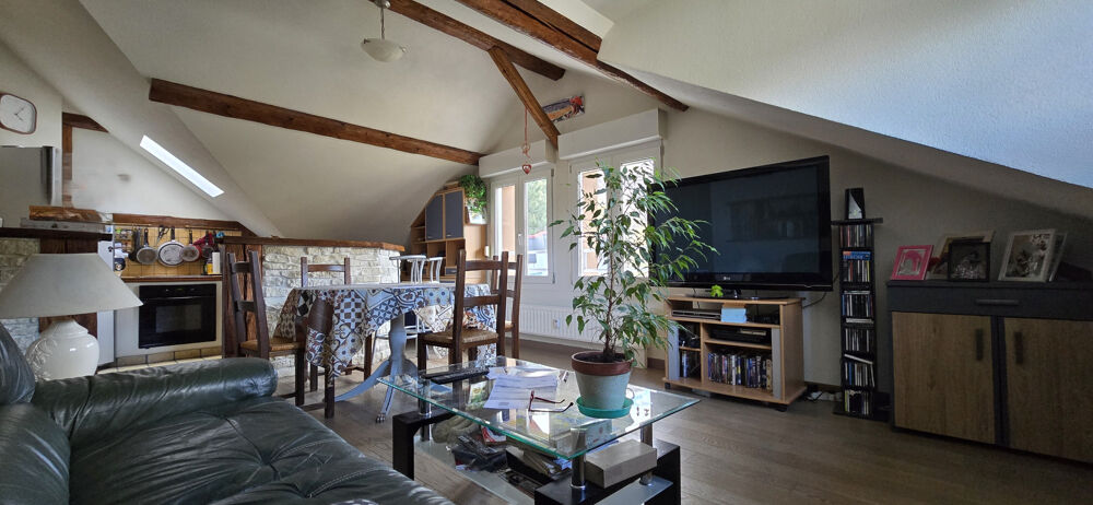Appartement lumineux avec terrasse plein sud au coeur de Rougemont-le-Château