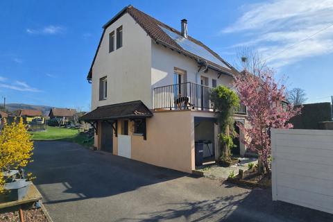   MAISON DE VILLAGE SUR SOUS SOL COMPLET AVEC ISOLATION EXTERIEURE ET PANNEAUX SOLAIRES Maison - 5 pi�ce(s) - 94 m�