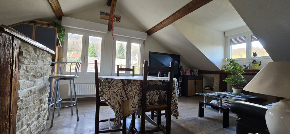 Appartement lumineux avec terrasse plein sud au coeur de Rougemont-le-Château