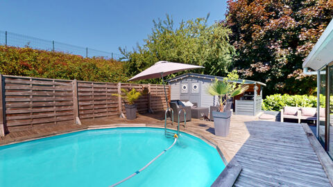   Maison rénovée composée de 2 appartements, grand terrain, piscine et dépendances Maison - 7 pièce(s) - 190 m²