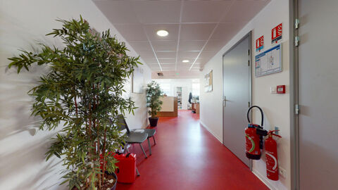   À louer   Bureaux d'environ 267,50 m2 avec stationnement 
