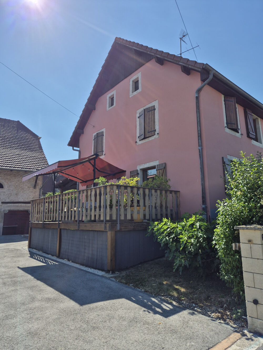 Pépite à Saint-Dizier-l'Évêque: Maison familiale avec vaste grange sur plus de 10 ares de terrain