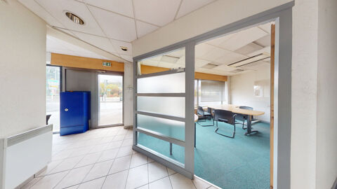 &Agrave; LOUER : Local Commercial de 158m2   Id&eacute;al pour Bureaux ou Activit&eacute; Professionnelle 2080 25600 Sochaux